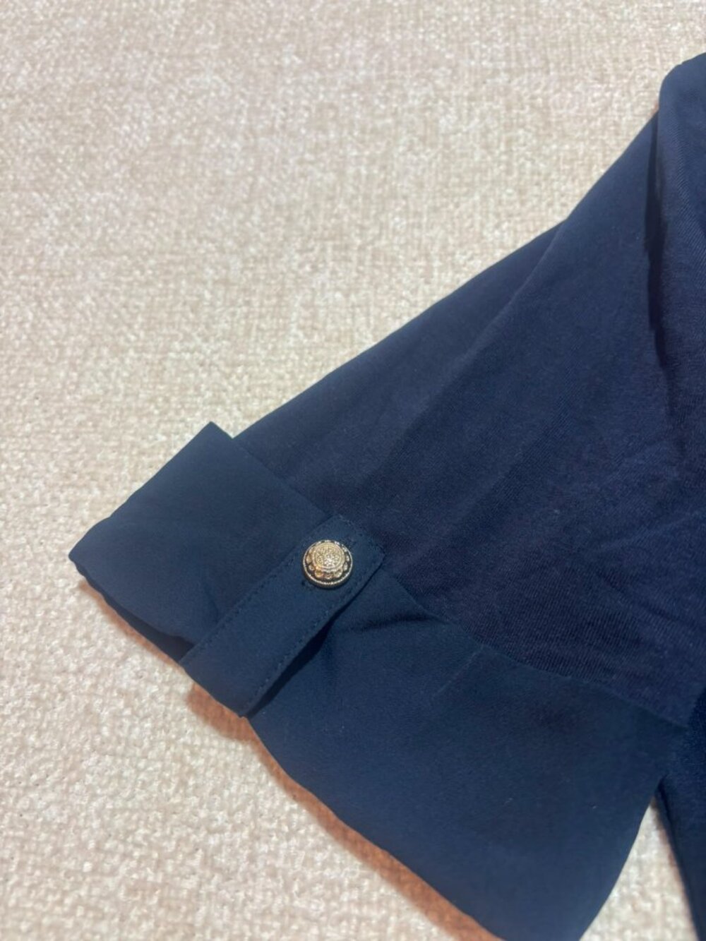NWT Carmen Marc Valvo Navy V-Neck Button Blouse Size S - Picture 6 of 9